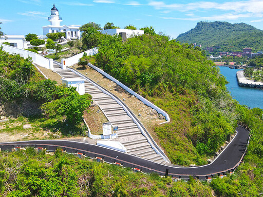 旗津燈塔步道翻新完工!登山路線大升級 旅人快來拍一波!