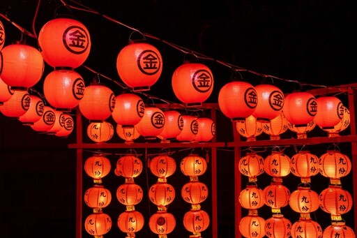 紅燈籠海太浪漫!「2025九份紅燈籠祭」點亮懷舊夜色!