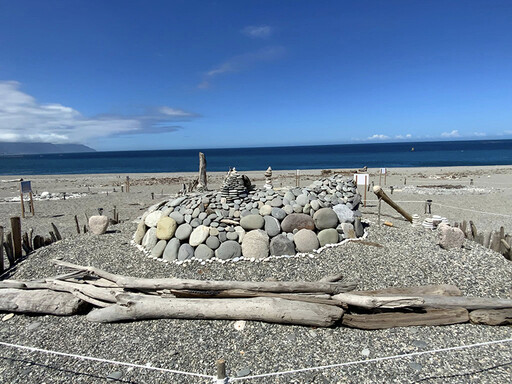 花蓮海岸最新藝術地標!國際疊石藝術季打造壯闊創作奇景!