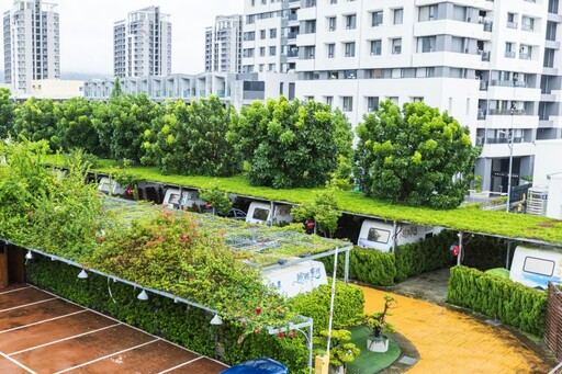 彰化最潮混搭旅宿！走進城市露營車村 體驗「偽出國」住宿！