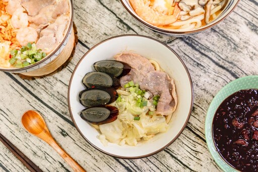 鹿港老街周邊美食新據點！韓式泡菜粥、皮蛋烏龍拌麵饕客推！