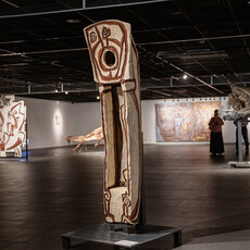 苗栗「熾熱南島」特展｜吳炫三以筆與刀描繪情感烈火與柔光