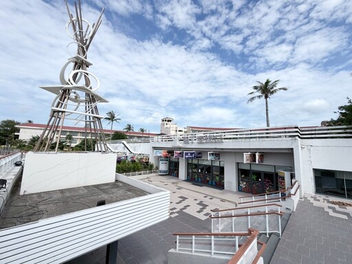 墾丁最大購物中心!結合美食餐廳、KTV、親子遊樂場超好逛!