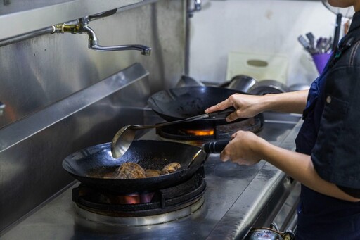 墾丁CHill系小酒館│紅酒燉牛肉與特製調飲完美療癒藍色時光