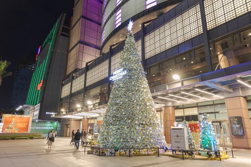 台中絕美耶誕地標！12米雪花耶誕樹超吸睛 燈海銀河浪漫加倍