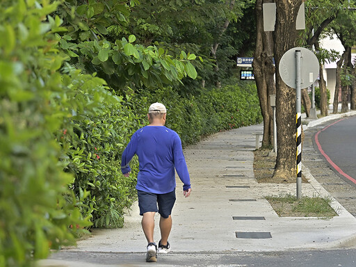 陽明交大周邊交通更友善！高雄左營崇德路人行道改造煥新！