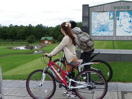 北海道深川巿騎著自行車逍遙遊