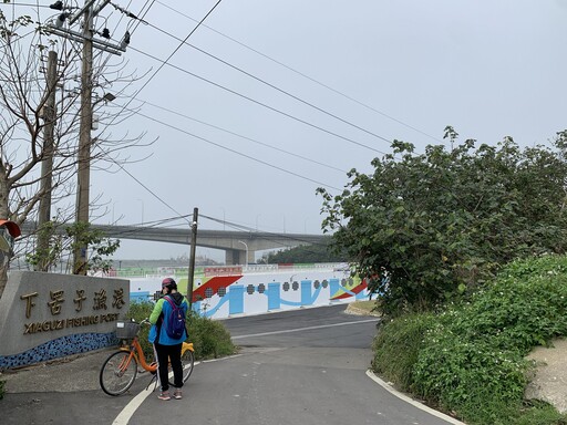 八里秘境單車行 秋日夕陽美景搭配海味饗宴