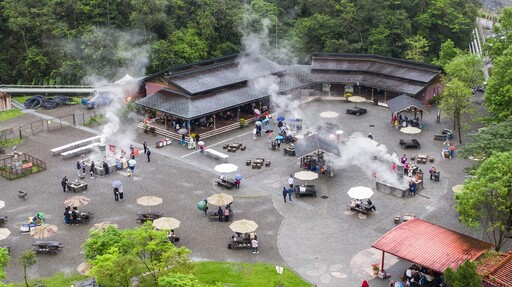 吃火鍋、看水豚、溫泉暖心！2025宜蘭親子「鳳梨屋」全新一日遊攻略