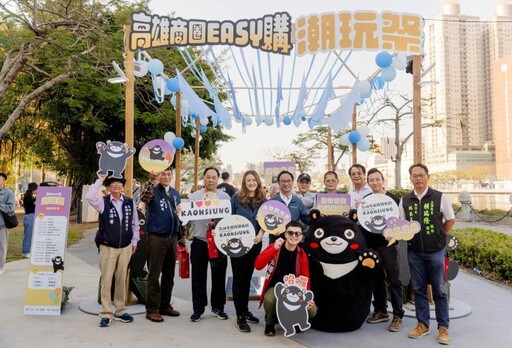 「高雄潮玩祭」首日吸引萬人朝聖 愛河鰲燈燈光秀與潮流盛宴只剩一天不要錯過