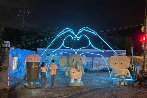 暑假限定!深澳鐵道自行車「燦爛夏夜山海騎」登場 夜晚燈飾點亮無敵海景