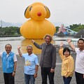 藝術家霍夫曼現身宜蘭童玩節 同框超萌「史努比鴨」