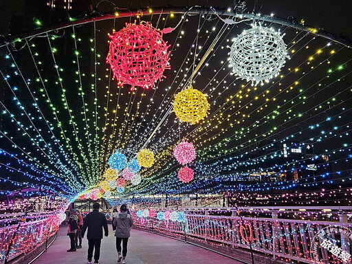 新北大都會公園「辰光橋」現光彩，欲展現鵲橋浪漫氛圍！