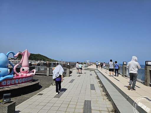 漫遊深澳漁港 賞水豚 嚐海鮮 體驗海釣樂趣