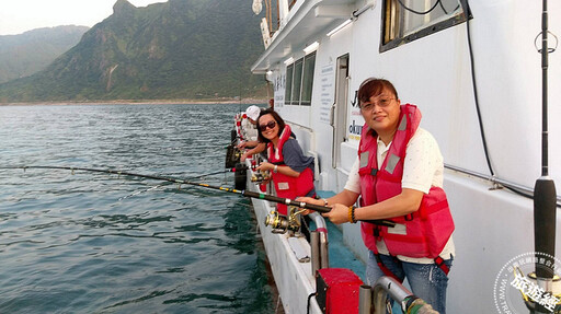 漫遊深澳漁港 賞水豚 嚐海鮮 體驗海釣樂趣