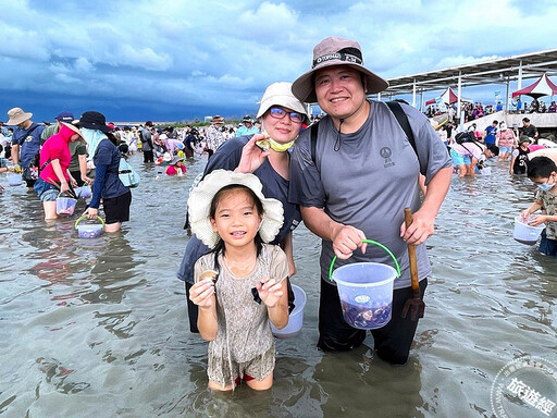 「2025臺南七股海鮮節」 挖文蛤，體驗一「夏」摸蛤仔兼洗褲，尋寶之樂！