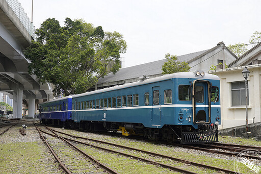 台北旅行新玩法，搭勞斯萊斯看鐵道博物館 一次掌握火車平行線歷史及台北天際線繁榮！