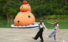 12米水豚君(KAPIBARASAN)與好朋友在碧潭現縱! 開幕,煙火、市集佮您做伙「鬥鬧熱」!