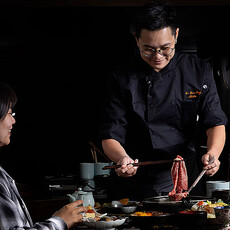 東京人形町百年傳承──全預約制「橋山·壽喜燒」 專人桌邊服務+頂級A5和牛，引老饕朝聖