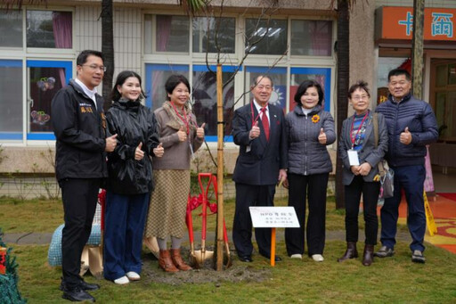 張麗善與日本育櫻會合作種櫻 促進台日交流