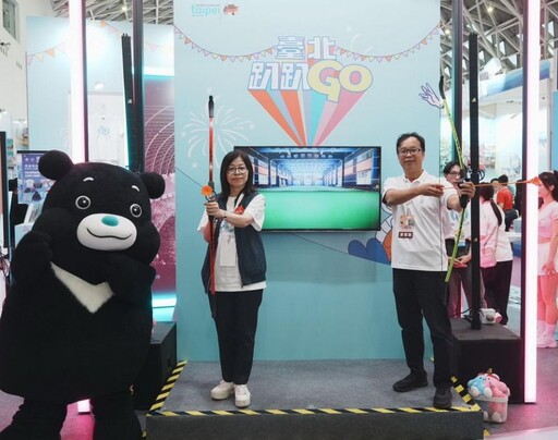 女孩攜熊讚嗨翻「臺北館」高雄國際旅展邀你一起臺北趴趴GO!