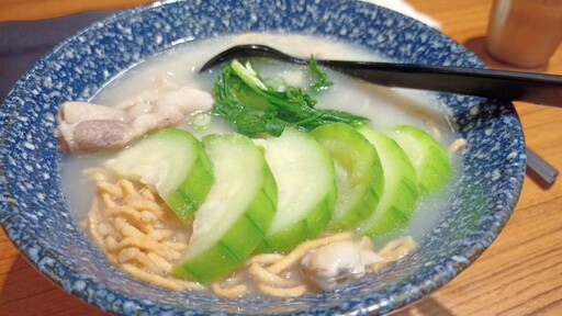 「菜麵神海鮮麵專賣店」海鮮麵免費加麵、飲品冰淇淋無限吃