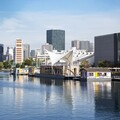 東京灣大型浮島「天王洲Isle」入住船屋旅店，體驗水上人家生活！