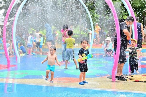 假日親子玩水趣！台中中科公園「戲水區」清涼開放