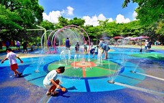 假日親子玩水趣！台中中科公園「戲水區」清涼開放