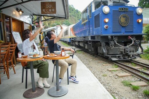 阿里山小火車通車！縣長攜手人氣主播帶你這樣玩最到位