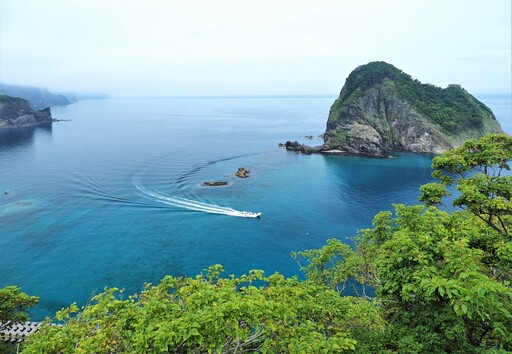 美瘋了！朝聖北海道的「積丹藍」愛心島