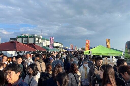 日本東北三陸國際藝術節開跑 來八戶橫丁、早市嚐地方美食 訪珍奇國寶