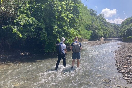 高雄六龜湯姆生古道探索 邀外籍旅客享受品山茶洗愛玉之旅