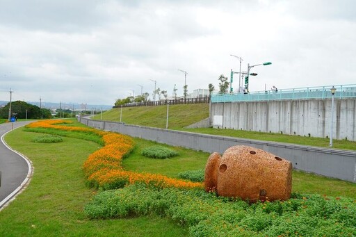 賞花加碼！關渡花海再增展區 群山圍繞別具自然野趣