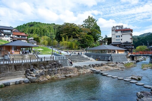 天冷想泡湯？來日本長門湯本溫泉抓住楓紅的尾巴！