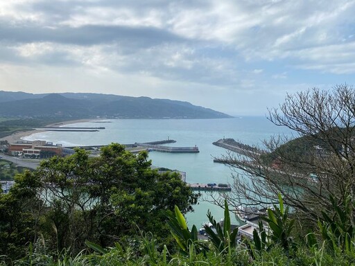 北海岸漁港療癒之旅 泡溫泉、賞景、嚐鮮美海味