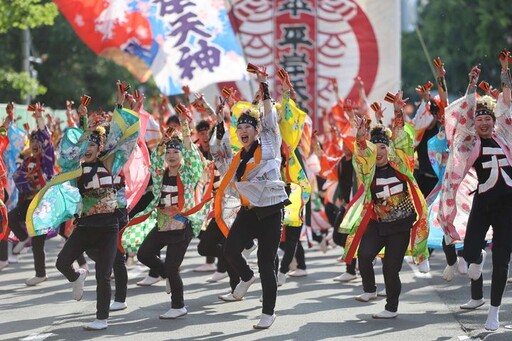 香港「國泰新春國際匯演之夜」大年初一晚間登場 55組表演團體及花車 旅客沿遊行路線免費觀賞