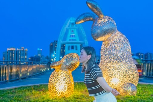 走春散步好去處！新北河濱公園新月橋 夜間光雕超浪漫