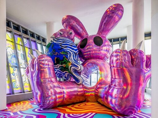 屏東看海美術館整修閉館 「怪獸代班」成了看家的巨型小可愛