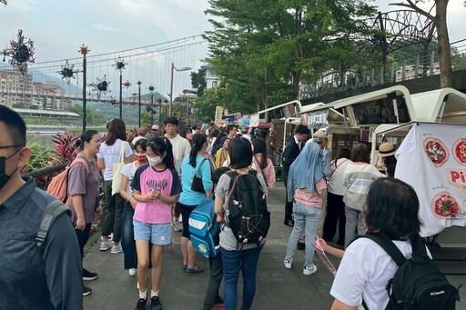 碧潭假日新亮點！行動餐車市集進駐東西岸 提供多元美食體驗