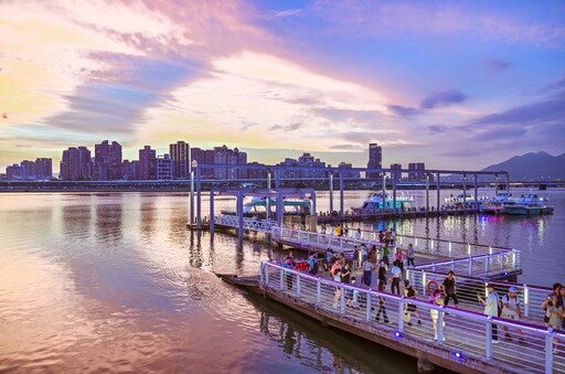搭藍色水路玩「大稻埕夏日節」！煙火攝影比賽一起來拍照