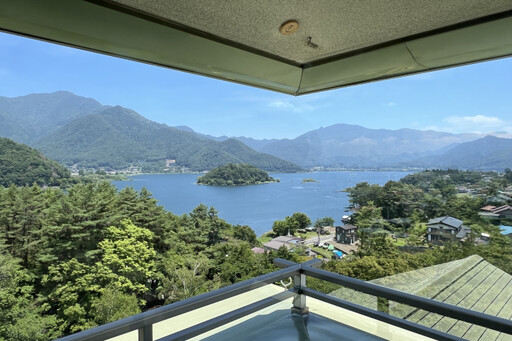 絕景富士!住進河口湖畔「富士豪景飯店」盡賞雙重美景 還能隨時品酒