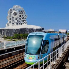 快到高雄搭乘輕軌列車 期間限定彩繪《Pikmin Bloom》太好拍