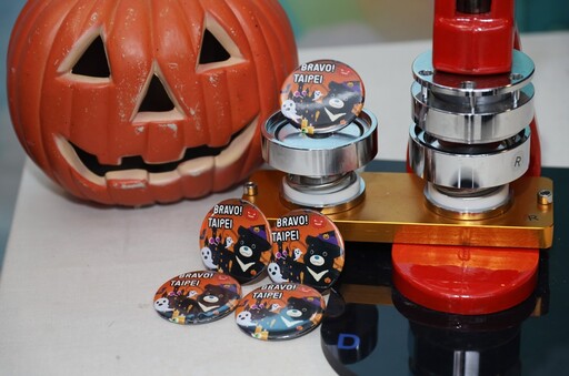 熊讚「壞壞眼神」首登桃園萬聖城 快來收藏萬聖節熊讚徽章