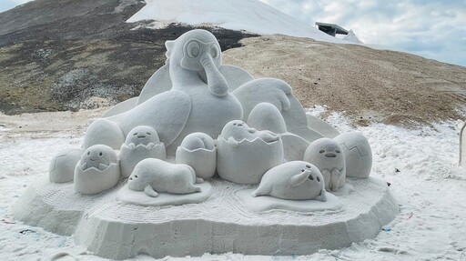 2023 一見雙雕藝術季聯名三麗鷗！Kitty、蛋黃哥造型鹽雕可愛亮相