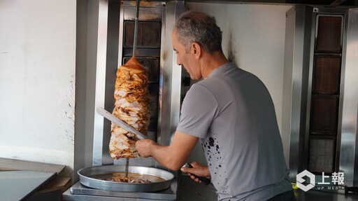 土耳其必吃美食推薦！國民飲料「鹹優格 Ayran」必喝 沙威瑪烤肉、土耳其披薩不可錯過