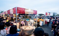 最後一週！台南燈會「兩大美食市集」逾 200 攤位吃過癮 拔絲地瓜、蔥肉餅通通有