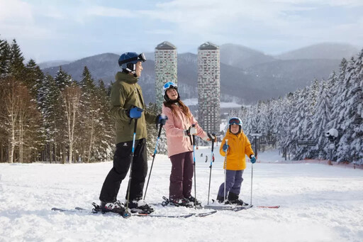 星野TOMAMU度假村/隨著孩童的成⻑⼀步步升級！從初次戲雪到滑雪⼊⾨， 提案全家同樂的冬季之旅