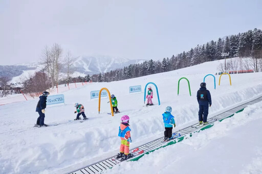 星野TOMAMU度假村/隨著孩童的成⻑⼀步步升級！從初次戲雪到滑雪⼊⾨， 提案全家同樂的冬季之旅