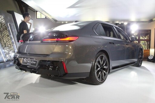 新臺幣 888 萬元起、成為品牌電動車款性能王者 全新 BMW i7 M70 xDrive 實拍
